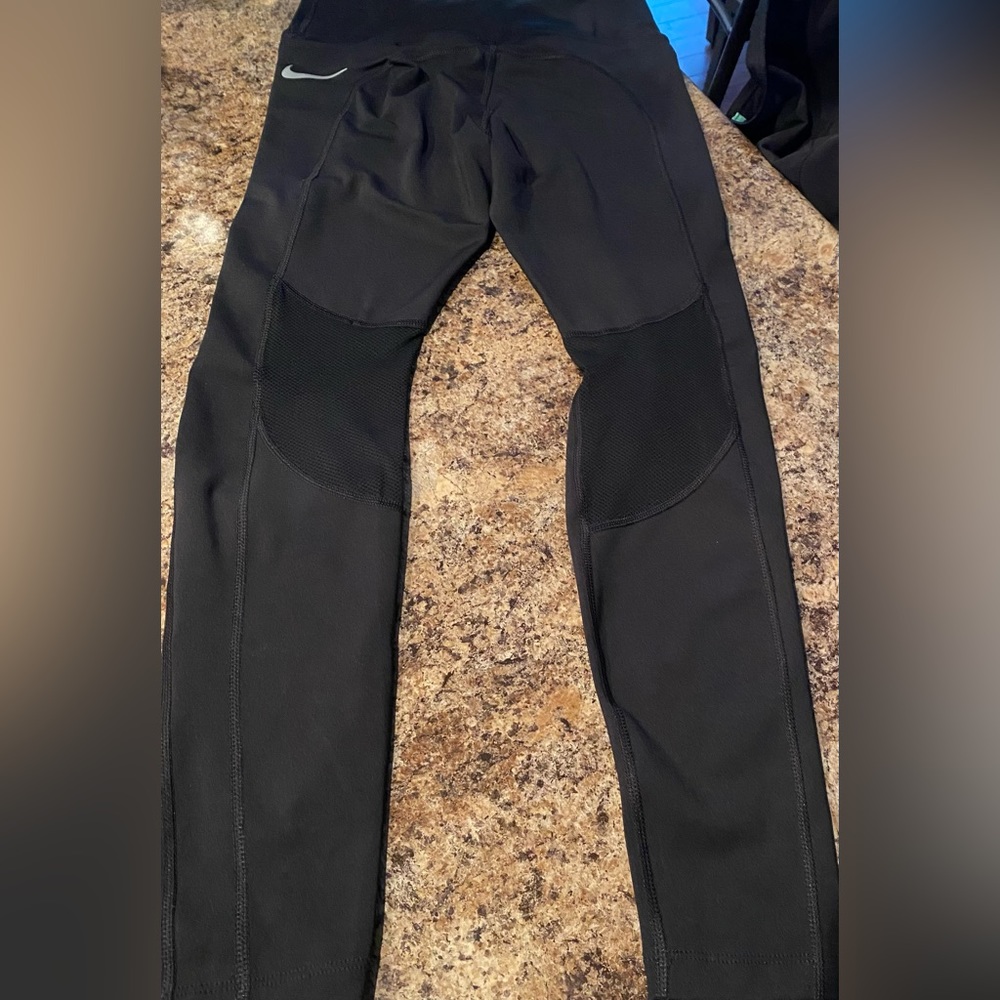 Women’s size small high waisted 7/8 Nike compression training leggings black